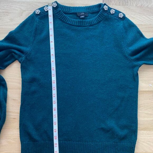 J.Crew Forest Green jeweled button Christmas Holiday Festive Lambswool Sweater M - Picture 5 of 5